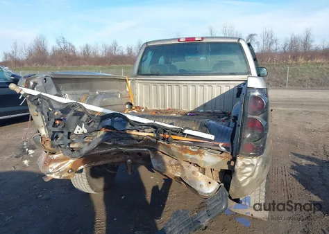 2001 Chevrolet Silverado 1500 Ls z USA, uszkodzony, nr VIN 2GCEK19T011396195